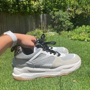 P448 Luke Chunky Shoes